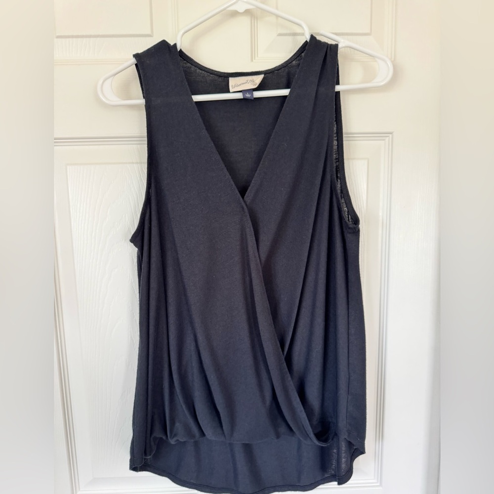 Universal Thread Black Sleeveless Blouse